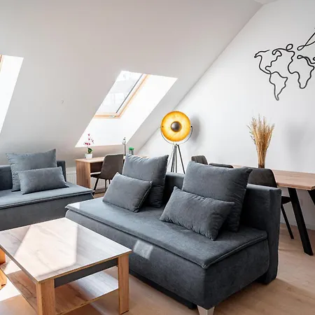 New Cozy In Heart Of Free Garage Parking Daire Bratislava