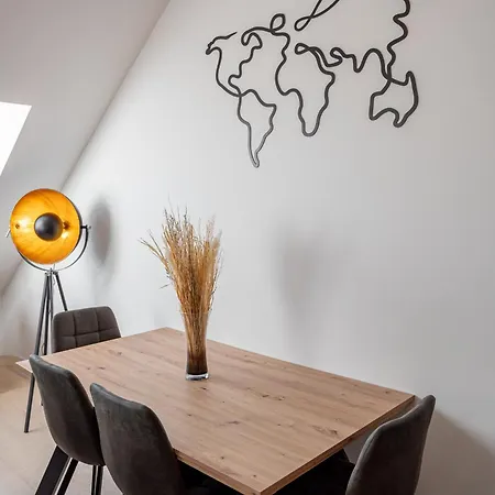 New Cozy In Heart Of Free Garage Parking